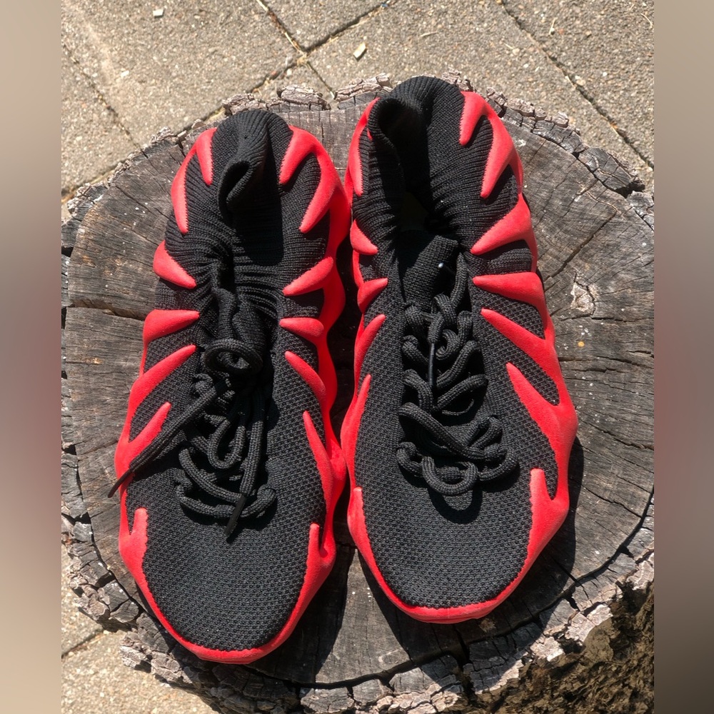 Athletic Sneakers in Black and Red SZ 39